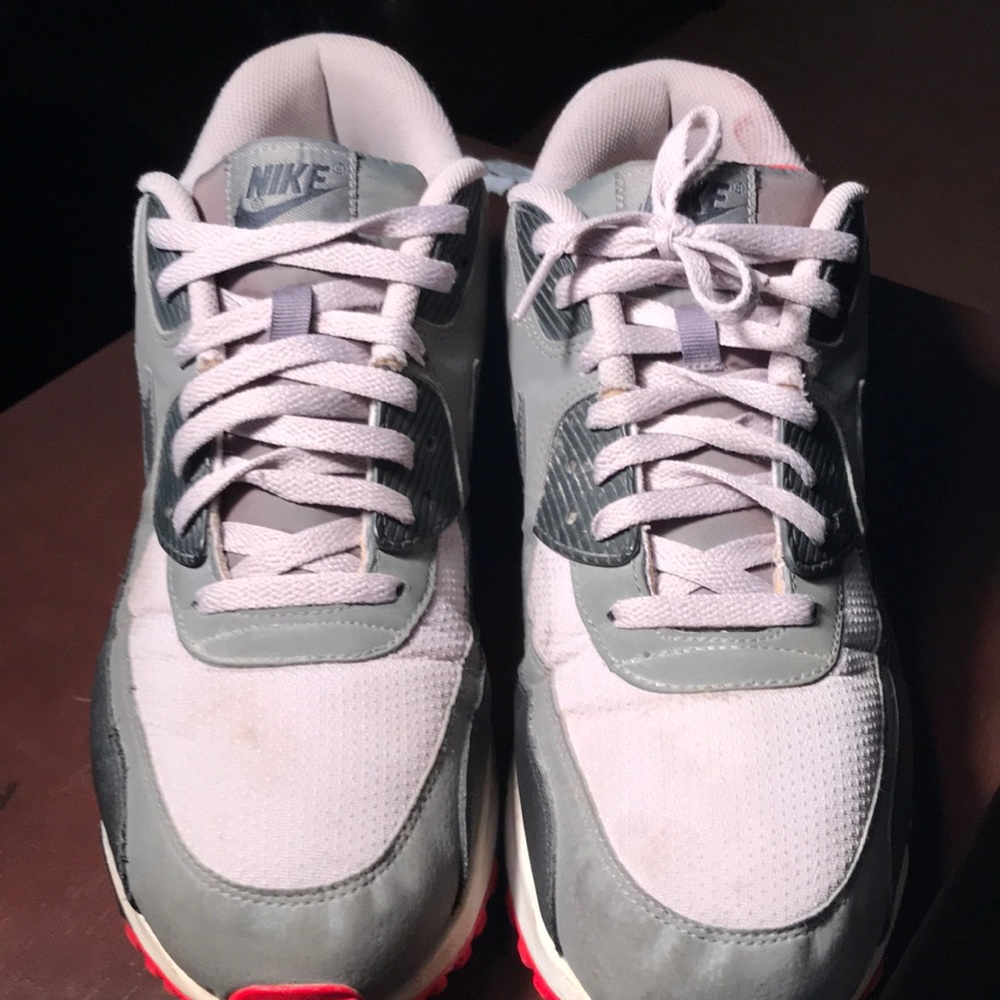Men size 13 Nike Air max #537384-022 slight fade on outer heel, pls see pic.